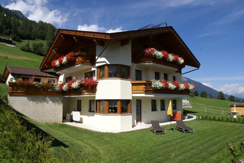Sonnenschloessl Apartments Нойштіфт-ім-Штубайталь Екстер'єр фото